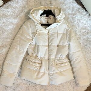 💕NWT Tommy Hilfiger💕 white puffer jacket with hood and pockets